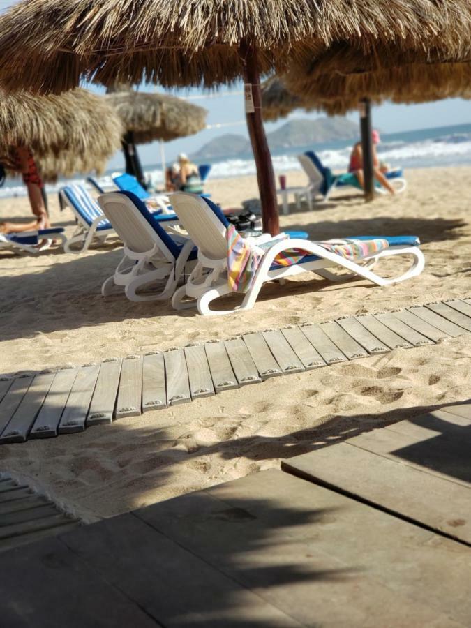 Costa Bonita &